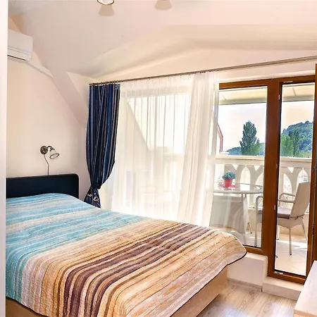 Brand New Right On The Beach Appartement